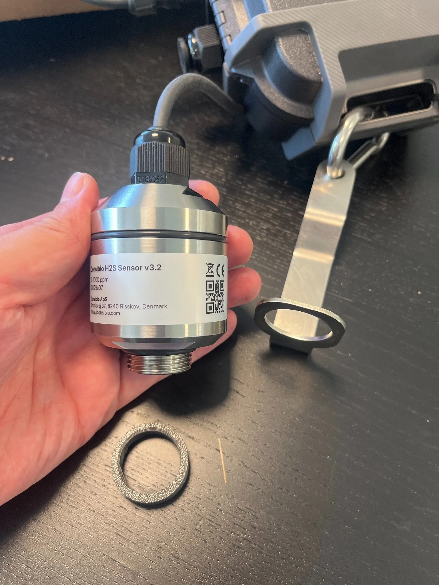 The H2S sensor with the cable hanger removed